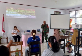 Danramil saat memberikan Materi kepada warga kelurahan komersot
