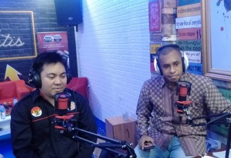 Tokoh Pemuda Papua Steve R Mara dan Ketua Jaringan Pendamping Kebijakan Pembangunan (JPKP) Papua Bonny Mandolang