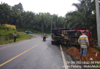 Lagi, Terjadi Laka Lantas Libatkan Truk Pengangkut Sawit