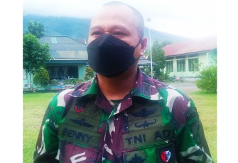 Dandim 1310/Bitung saat berikan konferensi pers dengan media