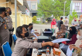 Mapolsek Mangkubumi - Polres Tasikmalaya Kota, Berkat Sosialisasi Bhabinkamtibmas dan Bhabinsa Kegiatatan Gerai Vaksinasi Presisi Dimapolsek Mangkubumi Cukup Antusias Dan Sukses.
