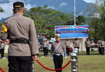 Kapolres Padang Panjang AKBP Donny Bramanto, S.IK pimpin apel gelar pasukan di halaman Mapolres