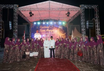 Pj. Walikota Tebing Tinggi Muhammad Dimiyathi, S.Sos, M.TP saat membuka secara resmi Festival Seni Nasyid (FSN) Ke-15 Kota Tebing Tinggi, Kamis malam (25/8/2022) di Lapangan Merdeka Kota Tebing Tinggi.
