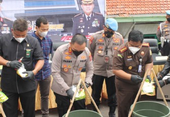 Pemusnahan terhadap puluhan kilogram barang bukti narkoba 