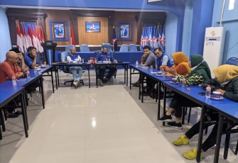 Enam Ketua dari 13 DPAC Partai Demokrat se- Surabaya saat ertemu dengan Sekretaris DPD Partai Demokrat Jatim Reno Zulkarnaen di kantor DPD, Rabu 3 Agustus 2022.