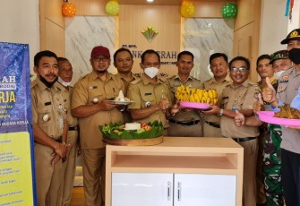 Peresmian Kantor Kas baru di Kecamatan Jatiyoso oleh Dirut BPR Bank Daerah Karanganyar (Perseroda) Haryono bersama Camat Jatiyoso Heru Joko Sulustyo dan Kepala Desa se-Kecamatan Jatiyoso