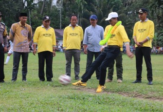 Diawali tendangan pertama oleh Bupati Limapuluh Kota Safaruddin, resmi dibuka.