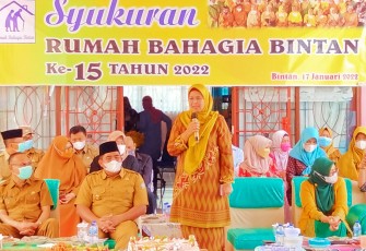 Ketua TP-PKK Provinsi Kepulauan Riau Hj. Dewi Kumalasari  saat memberikan sambutan