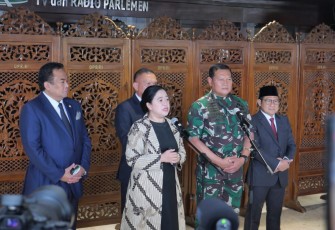 Ketua DPR RI Puan Maharani saat jumpa pers usai Pengesahan Yudo sebagai calon Panglima TNI dilakukan dalam Rapat Paripurna DPR dengan agenda tunggal yang digelar Gedung Nusantara II, Kompleks Parlemen, Senayan, Jakarta, Selasa (13/12/2022).
