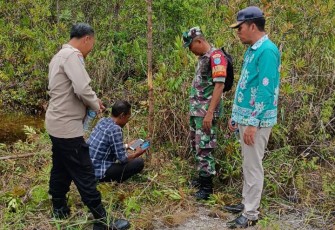   Babinsa Bersama Unsur Tripika Bukit Batu saat Mediasi Sengketa Tanah Warga Poktan 