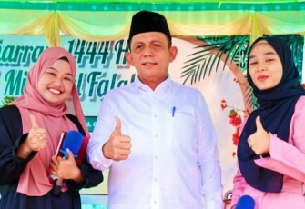 Gubernur Kepulauan Riau H. Ansar Ahmad saat menghadiri Gebyar Muharram 1444 H/2022 M di Masjid Jami' Miftahul Falah Kel. Pinang Kencana, Tanjungpinang, Ahad (7/8). 