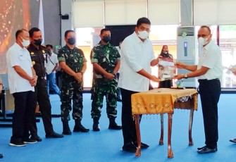 penandatangan Pakta Integritas dan penyerahan Dokumen pelaksanaan Anggaran (DPA) Tahun 2022 di lingkungan pemerintahan Kabupaten Bintan