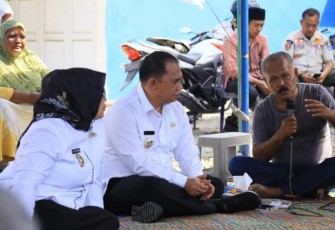 Bupati Labuhanbatu saat Sempatkan Diri Dengar Keluh Kesah Masyarakat 