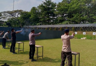 Latihan Menembak 