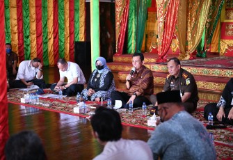 Rapat Pengembangan Kawasan Pulau Penyengat di Balai Adat Indra Perkasa Pulau Penyengat, Kamis (20/1)