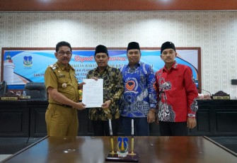 Rapat Paripurna Pengambilan Keputusan dengan agenda penyampaian hasil rapat gabungan komisi-komisi dengan pihak eksekutif, penyampaian pendapat akhir Fraksi-fraksi dan sambutan Penjabat (Pj.) Wali Kota Tebing Tinggi, yang digelar DPRD (Dewan Perwakilan Rakyat Daerah) Kota Tebing Tinggi, Selasa (07/11/2022) di Ruang Sidang Paripurna DPRD. 