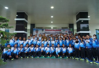 Pj Walikota saat Lepas Atlet Kontingen Kota Tebing Tinggi Pada Porprovsu XI Tahun 2022