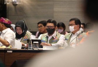 Kepala BNPB Letjen TNI Suharyanto, S. Sos., M.M. saat menghadiri rapat tingkat menteri membahas Penyelenggaraan Konferensi Tingkat Tinggi (KTT) G20, yang digelar di Badung, Bali pada Selasa (4/10). 