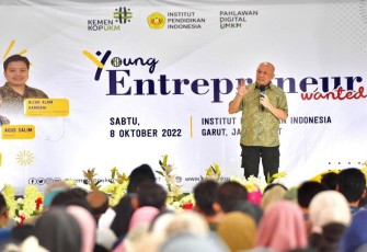 MenKopUKM Teten Masduki dalam acara Young Entrepreneur Wanted di Institut Pendidikan Indonesia (IPI) Garut, Jawa Barat, Sabtu (8/10).