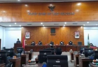 Rapat Paripurna Pemandangan Umum Fraksi-Fraksi DPRD Kaur atas Penyampaian Nota Pengantar Bupati Kaur Terhadap Rancangan Peraturan Daerah Tentang APBD Kabupaten Kaur Tahun Anggaran 2023, di Gedung DPRD Kaur, Rabu (30/11/2023).