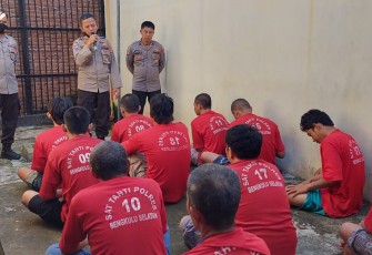 Sat Binmas Polres Bengkulu Selatan saat Berikan Binrohtal Kepada Tahanan