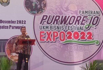 Asisten Deputi Pengembangan Rantai Pasok Usaha Mikro Deputi Bidang Usaha Mikro Kementerian Koperasi dan UKM (KemenKopUKM) Sutarmo yang mewakili Deputi Bidang Usaha Mikro dalam sambutannya pada acara pembukaan Purworejo UKM Bisnis Festival & Expo 2022, di Alun-alun Purworejo beberapa hari yang lalu.