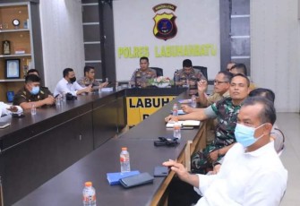 Forkopimda Labuhanbatu saat ikuti Rakor Pengendalian Inflasi Dampak Kenaikan BBM 