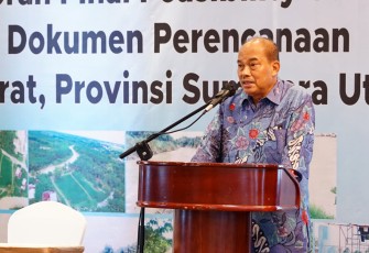 Wali Kota H. Umar Zunaidi Hasibuan saat menghadiri Rapat Pembahasan Laporan Final Feasibility Study Kegiatan Penyusunan Dokumen Perencananaan Sistim Penyediaan Air Minum (SPAM) SERITI Indonesia Barat Provinsi Sumatra Utara, Jumat (25/3/2022).