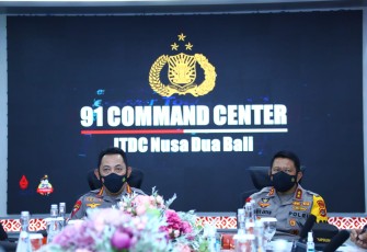 Kapolri saat meninjau 91 Command Center di Bali