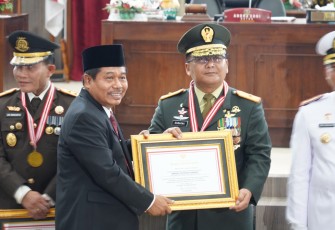 Danrem 064/MY saat menghadiri Rapat Paripurna Istimewa Peringatan Hari Ulang Tahun (HUT) Provinsi Banten ke-22 di Ruang Rapat Paripurna DPRD Provinsi Banten, Selasa (4/10/2022).