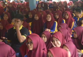 Mahasiswa Fakultas Ilmu Sosial dan Humaniora, Universitas PGRI Sumbar mengikuti kuliah umum di Auditorium Mifan Waterpark.