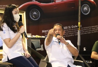 Bamsoet saat menghadiri Konferensi Pers di booth Tuksedo Studio, di ajang IIMS Hybrid 2022, di JIExpo, Jakarta, Sabtu (9/4/22).
