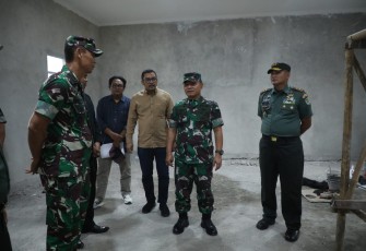 Kasad saat Tinjau Progres Pembangunan Masjid Abdurahman di SMP Kartika XIX-I  Bandung