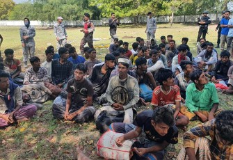 Bakamla RI saat Bantu Evakuasi Imigran Ilegal Rohingya