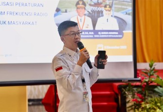 Kadiskominfo Kepri Hasan, Sos mewakili Gubernur Kepri H. Ansar Ahmad, saat membuka Sosialisasi Peraturan Penggunaan Spektrum Frekuensi Radio di Ballroom Hotel CK, Tanjungpinang, Rabu (09/11).