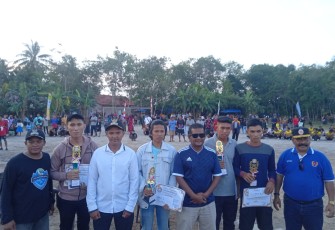 Camat Singkep Barat saat Tutup Turnamen Mini Soccer Desa Langkap Tahun 2022