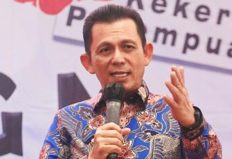 Gubernur Prov Kepri Ansar Ahmad saat memberikan penjelasan