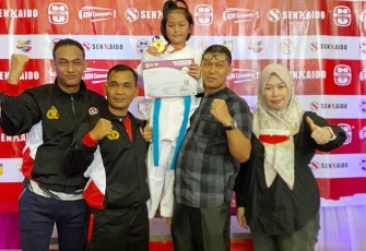 Atlet Inkanas Pengda Bengkulu saat terima medali emas