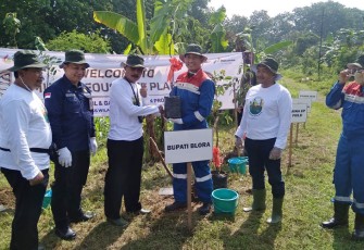 Pertamina EP saat melakukan penanaman ribuan pohon buah dan trembesi di area Distrik II Nglobo.