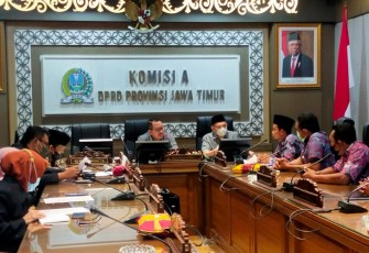 Beberapa pengurus PPDI saat menemui DPRD Jatim, Senin (4/4/2022).