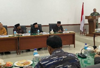 Pemprov Sumbar menggelar Rapat Forkopimda terkait sinergitas dan antisipasi potensi kerawanan tahapan pemilihan serentak 2024 di Ruang Rapat Makorem 032 Wirabraja.