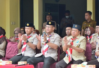 Dandim 1001/HSU-BLG Letkol Inf Dhuwi Hendradjaja, S.Sos, M.I. Pol saat menghadiri Peringatan HUT gerakan Pramuka ke-61, di Halaman Kantor Bupati HSU, Senin (19/09/2022). 