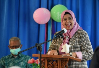Ketua TP-PKK Kepulauan Riau Hj. Dewi Kumalasari Ansar 