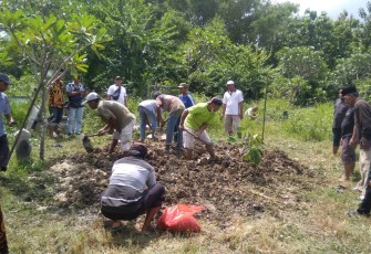 Prosesi pemakaman salah satu korban pesta miras di Plasa Cepu.