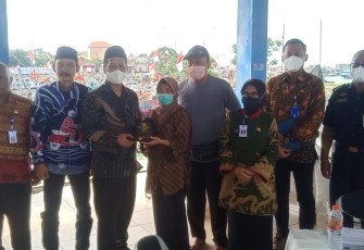 Komisi B bidang perekonomian DPRD Jatim mendatangi UPT Tempat Pelelangan Ikan (TPI) Campurejo Panceng Gresik