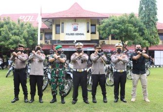 Kapolres Kendal bersama Dirlantas Polda Jateng, usai melaunching Tim Handal, di Mapolres Kendal, Jumat (28/1/2022)