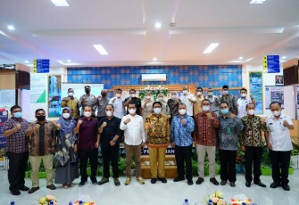 Foto bersama Deputi bidang pelayanan publik Kemenpan RB di Tebing Tinggi