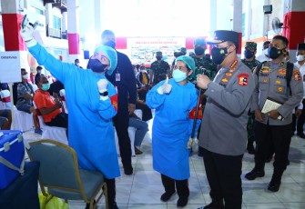 Kapolri Jenderal Listyo Sigit Prabowo, saat meninjau vaksinasi serentak di Bali