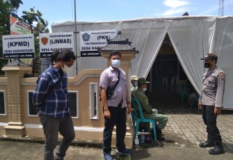 Kepala Bagian Operasional Satuan Intelkam Polres Kendal beserta anggota, saat melakukan pengamanan
