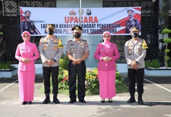 Foto bersama Kapolres Tulungagung, usai upacara korps raport kenaikan pangkat pengabdian 